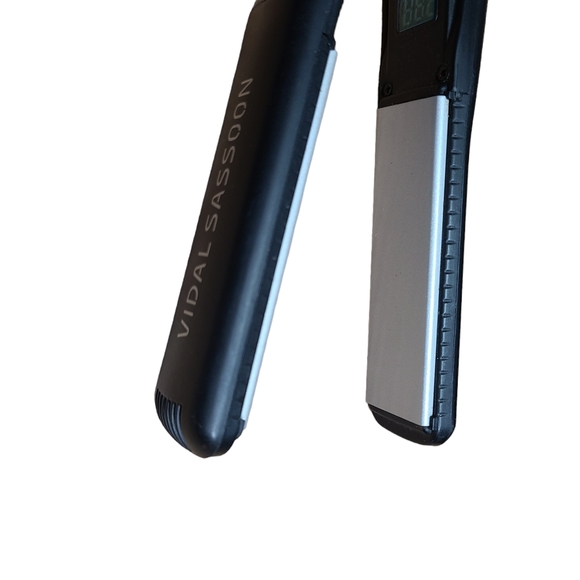 Vidal Sassoon digital hair straightener - Picture 4 of 6